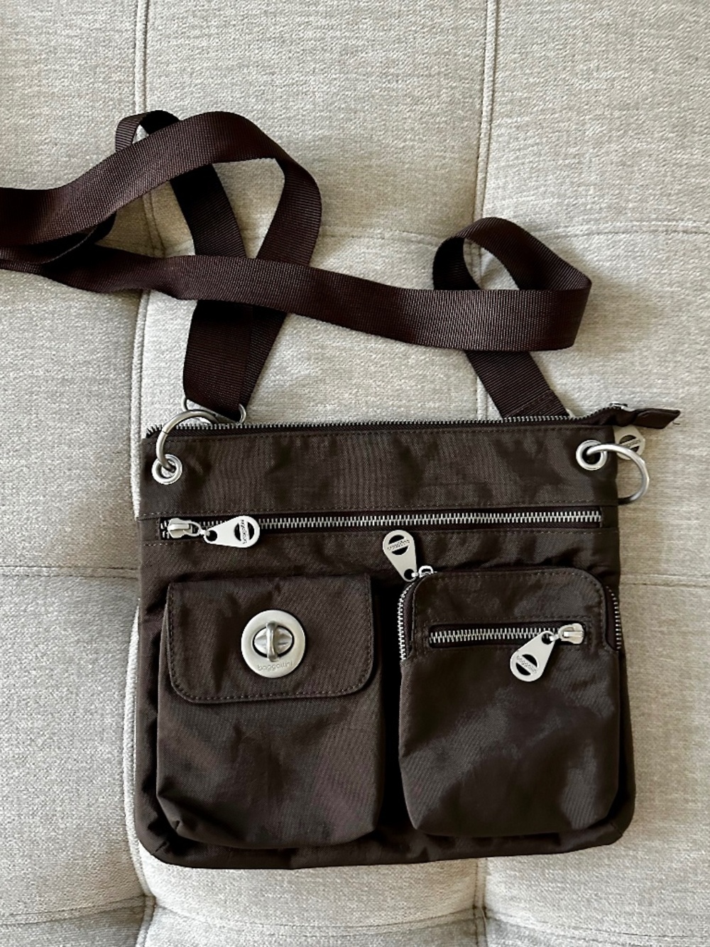 New"Baggallini" Brown Lightweight Crossover Travel Bag w/inside purse